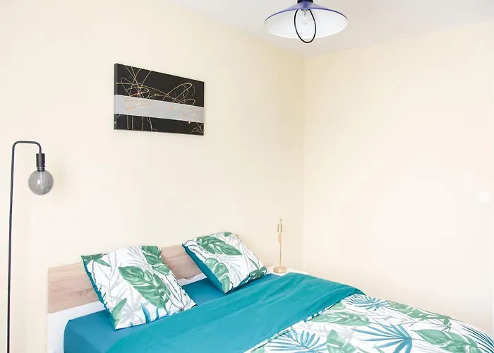 Apartment In Chaumont Near Town Center 아파트 *